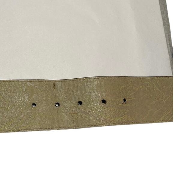 Alice + Olivia Size: Mediume Pearl Beaded Belt
